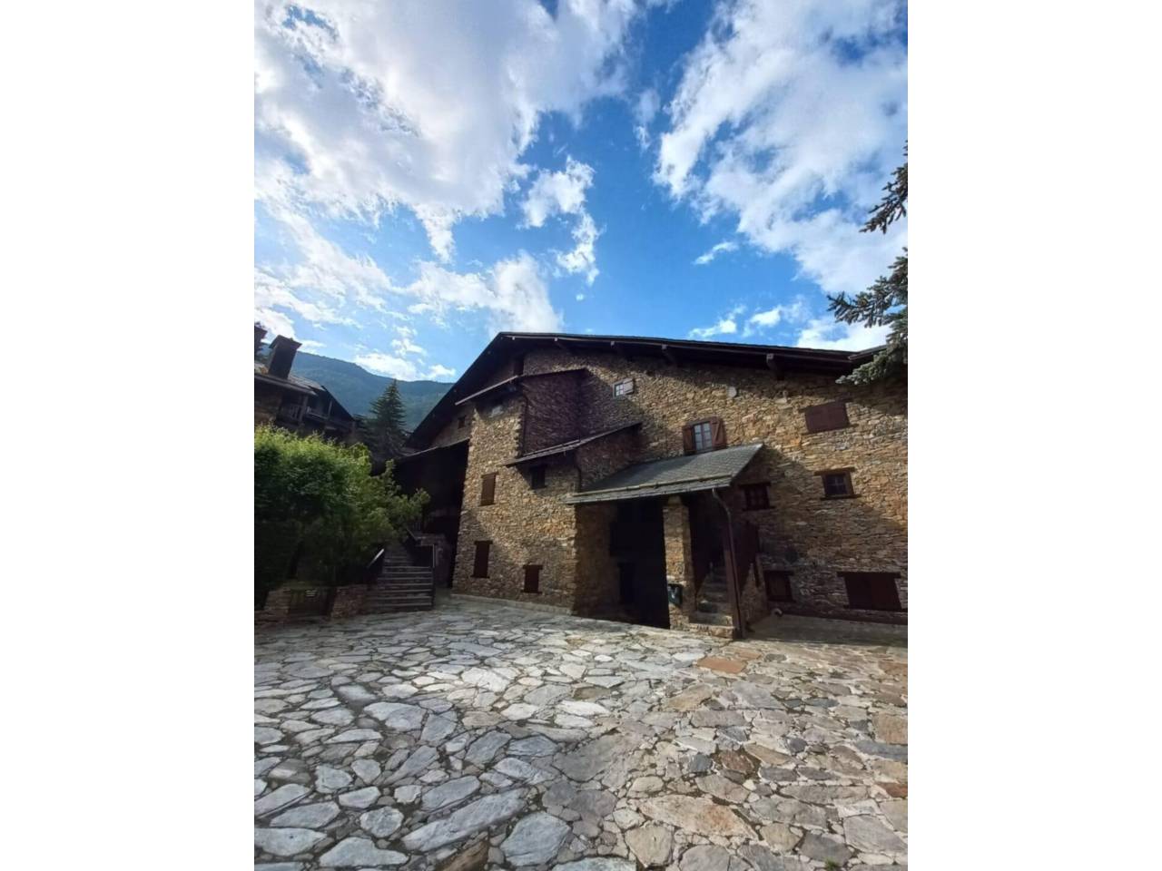 4-bedroom duplex for rent in Ordino · 2 of 18