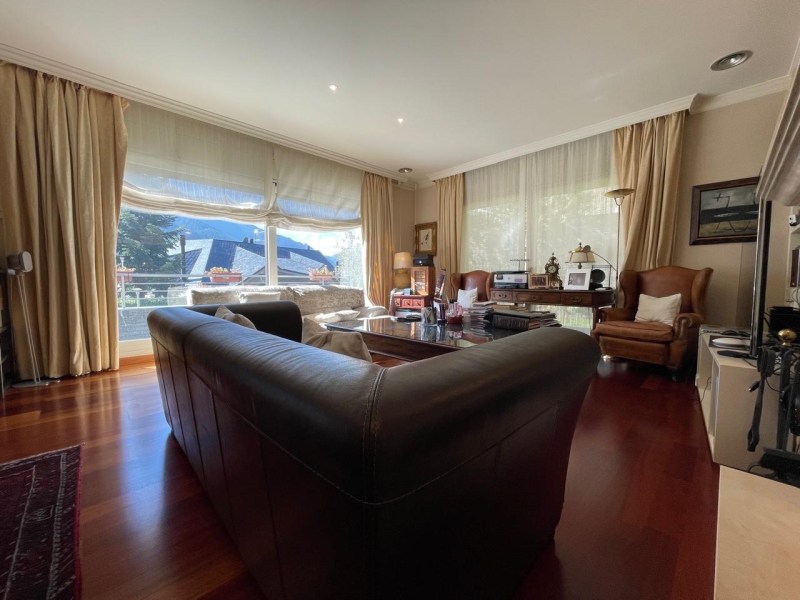 5-bedroom chalet for sale in Escaldes-Engordany · 10 of 36