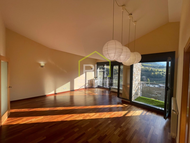 3-bedroom penthouse for rent in Canillo · 2 of 26