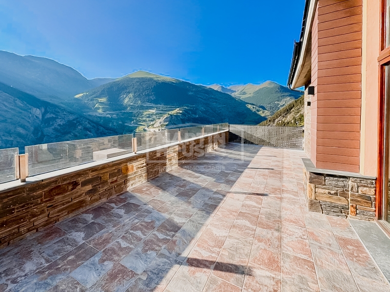 4-bedroom flat for sale in El Forn, Canillo · 2 of 19